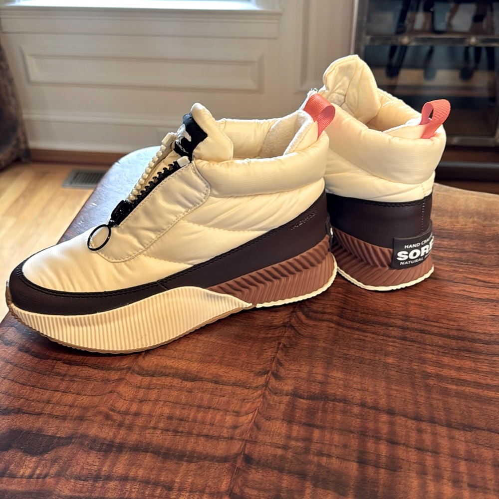 Sorel Womens Out N Abouta III Puffy Zip Chalk/New Cinder Size 7.5